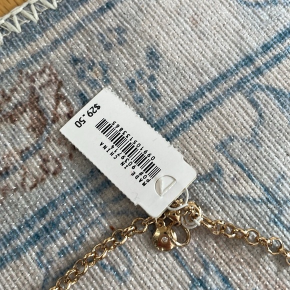 NWT white flower kids necklace - Picture 2 of 6